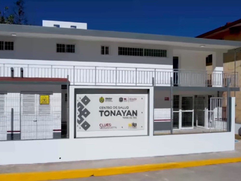 ¡Cumple Cuitláhuac! Entrega ampliación del Centro de Salud de Tonayán