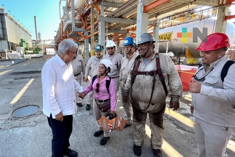 4T recupera soberanía energética,  presidente visita la Refinería de Minatitlán