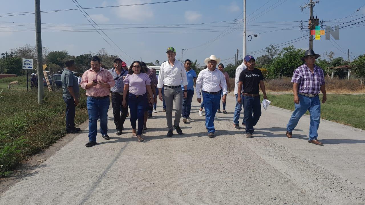 Localidades más apartadas de Tuxpan tendrán mejores carreteras: Genaro Ibáñez