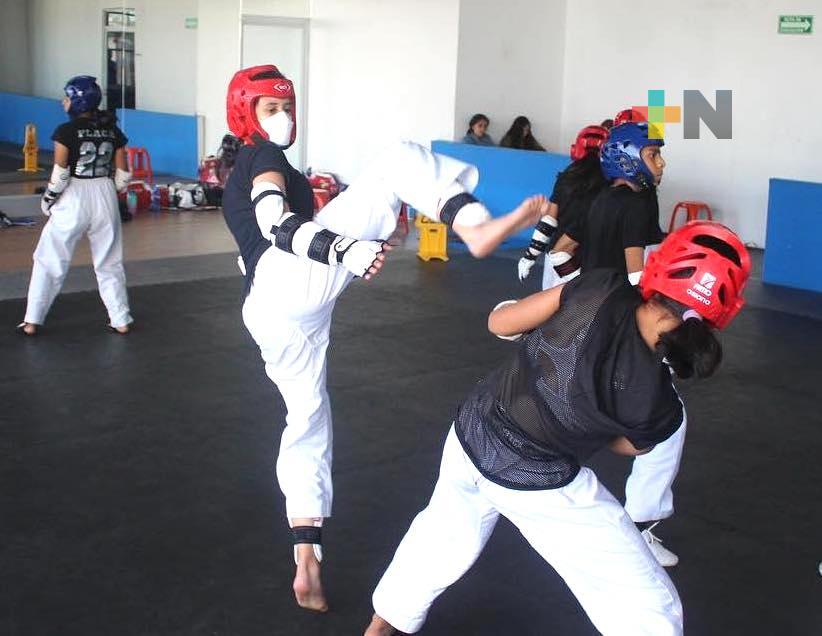 Bárbara Méndez va con todo al Selectivo Estatal de Taekwondo