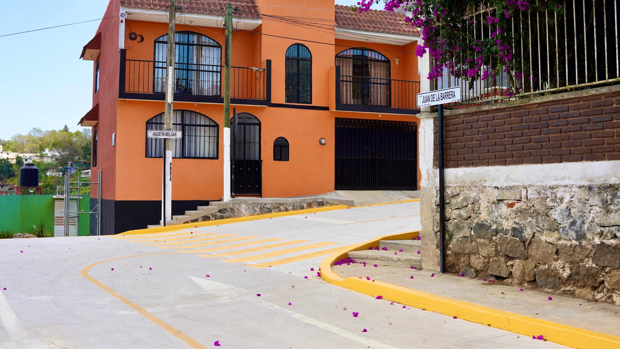 Ricardo Ahued entrega obras en colonias de Xalapa