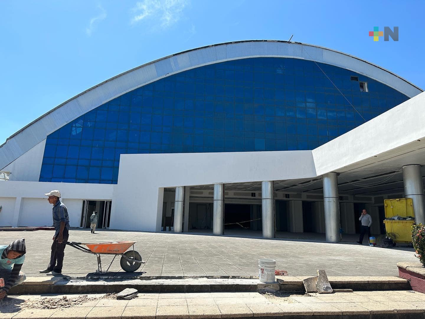 Gobernador muestra avances en remodelación de auditorio «Benito Juárez»