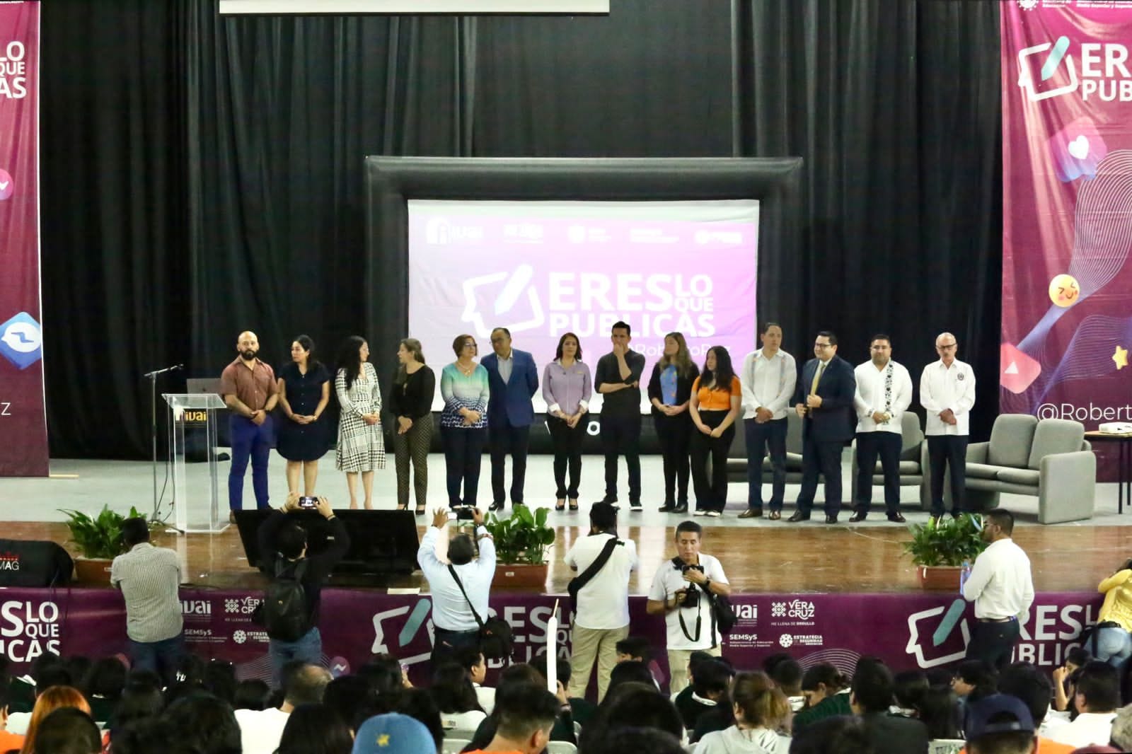 IVAI realiza conferencia “Eres lo que publicas”