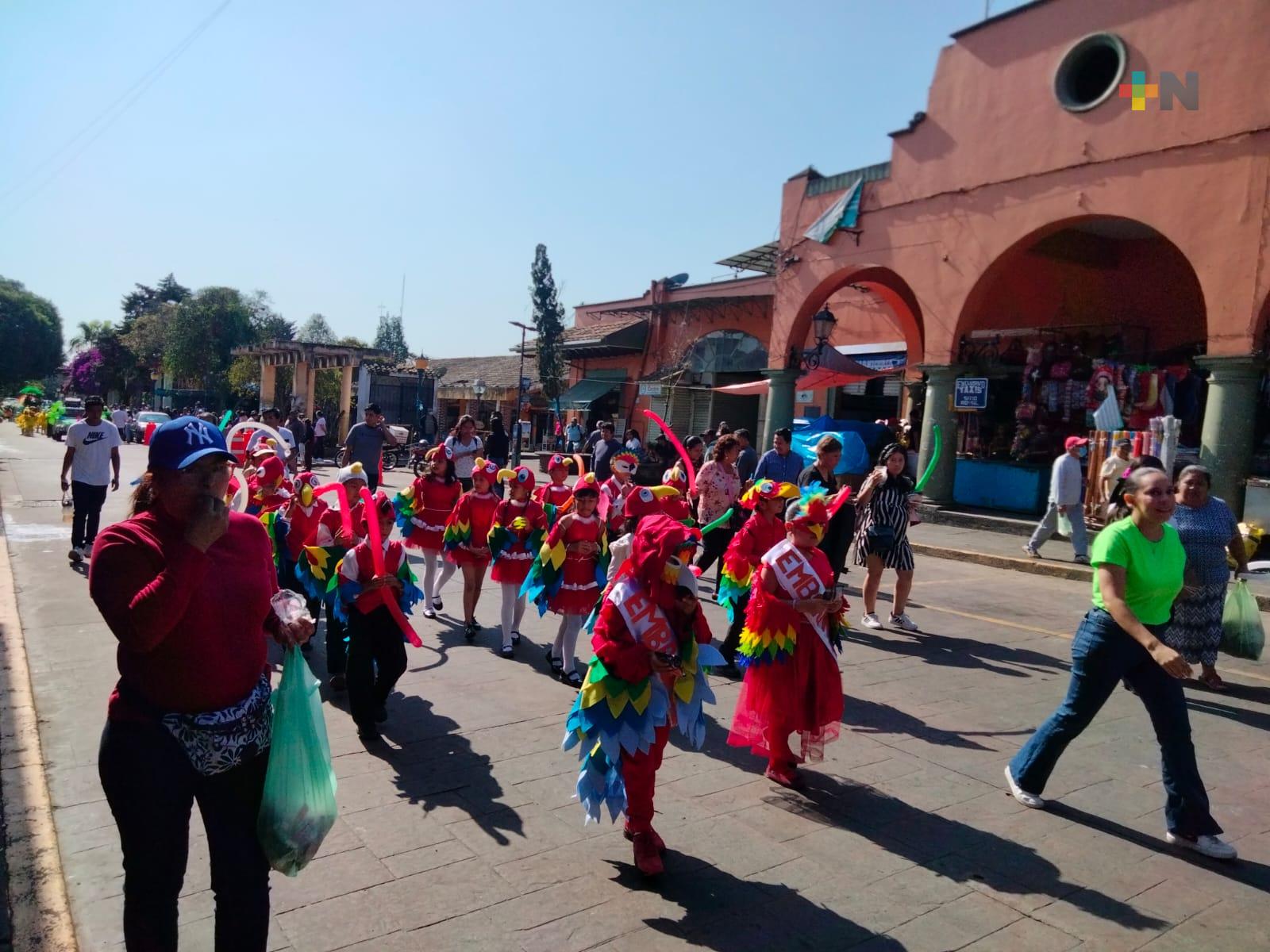 Alumnos de primaria de Coatepec realizan  desfile de primavera