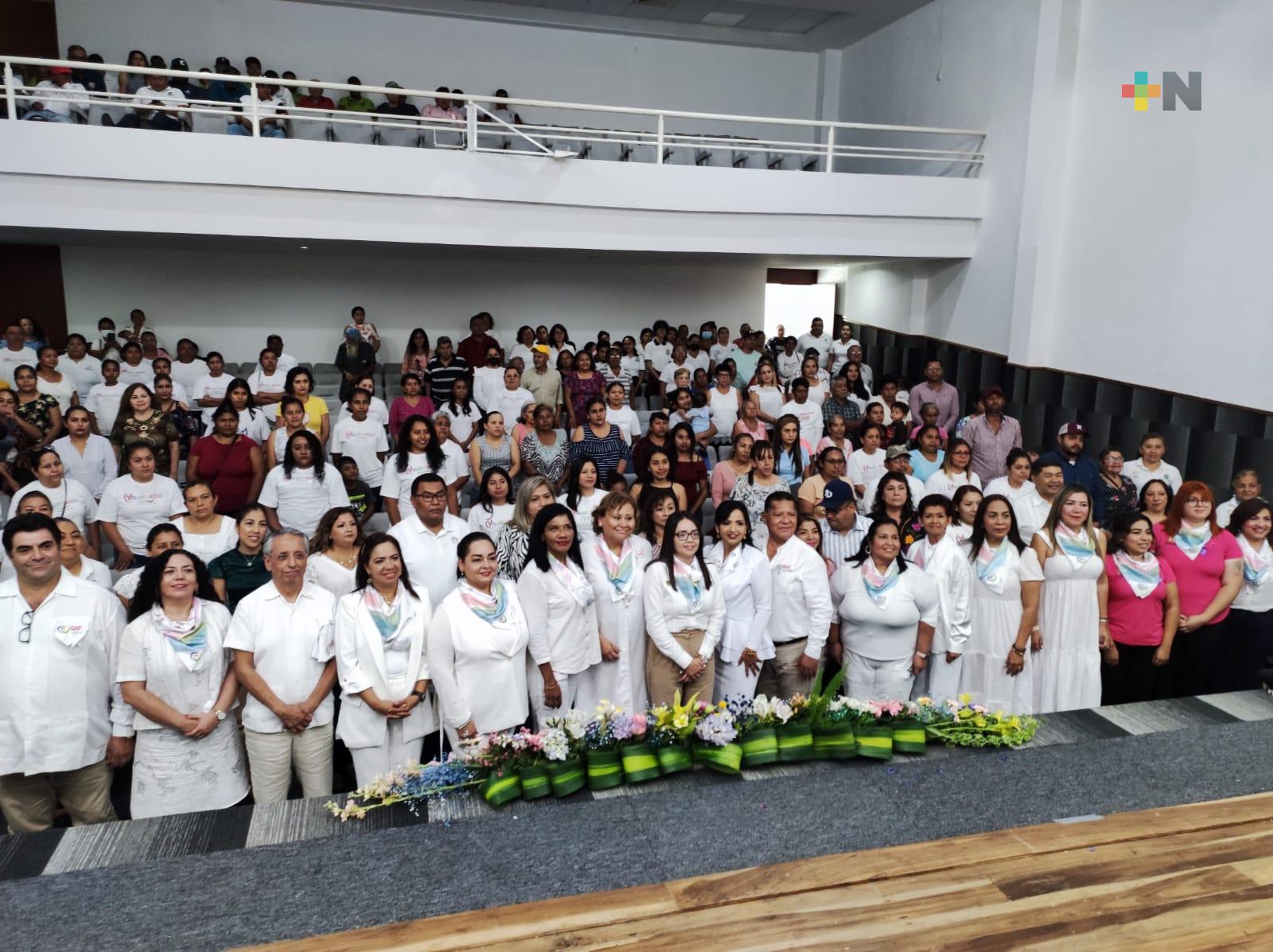 Toma protesta voluntariado y promotoras del DIF de municipio de Cuitláhauc