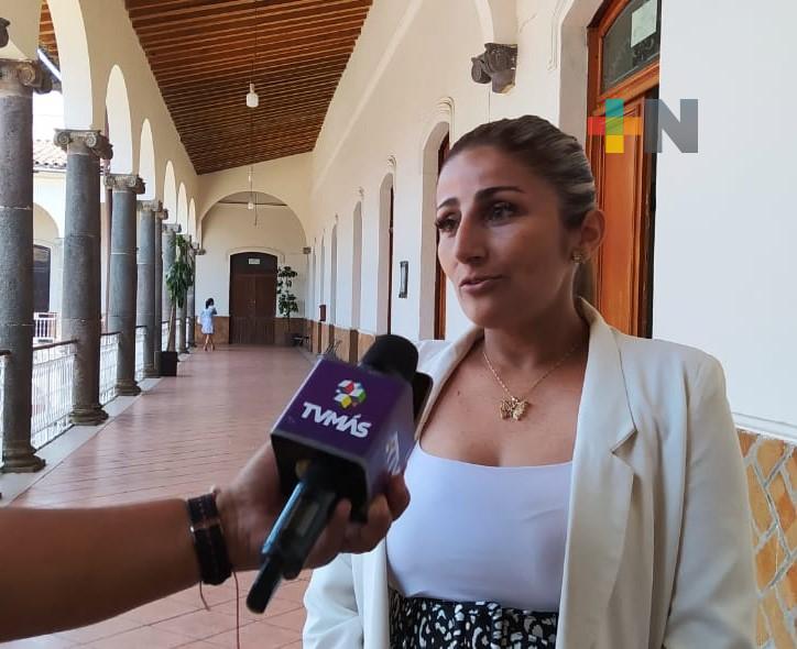 CMAS Coatepec entrega a niñas premios de concurso de cuento sobre el agua