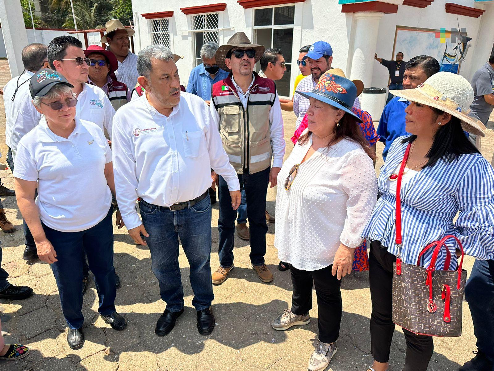 Supervisan rehabilitación de instalaciones de la Expo Feria de Coatza
