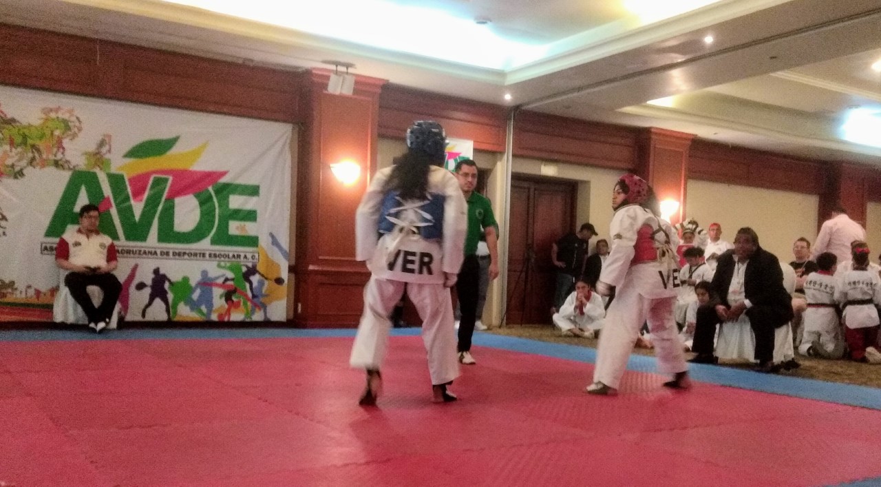 Jamir Dorantes y Quetzally Cabrera competirán en nacional escolar de taekwondo
