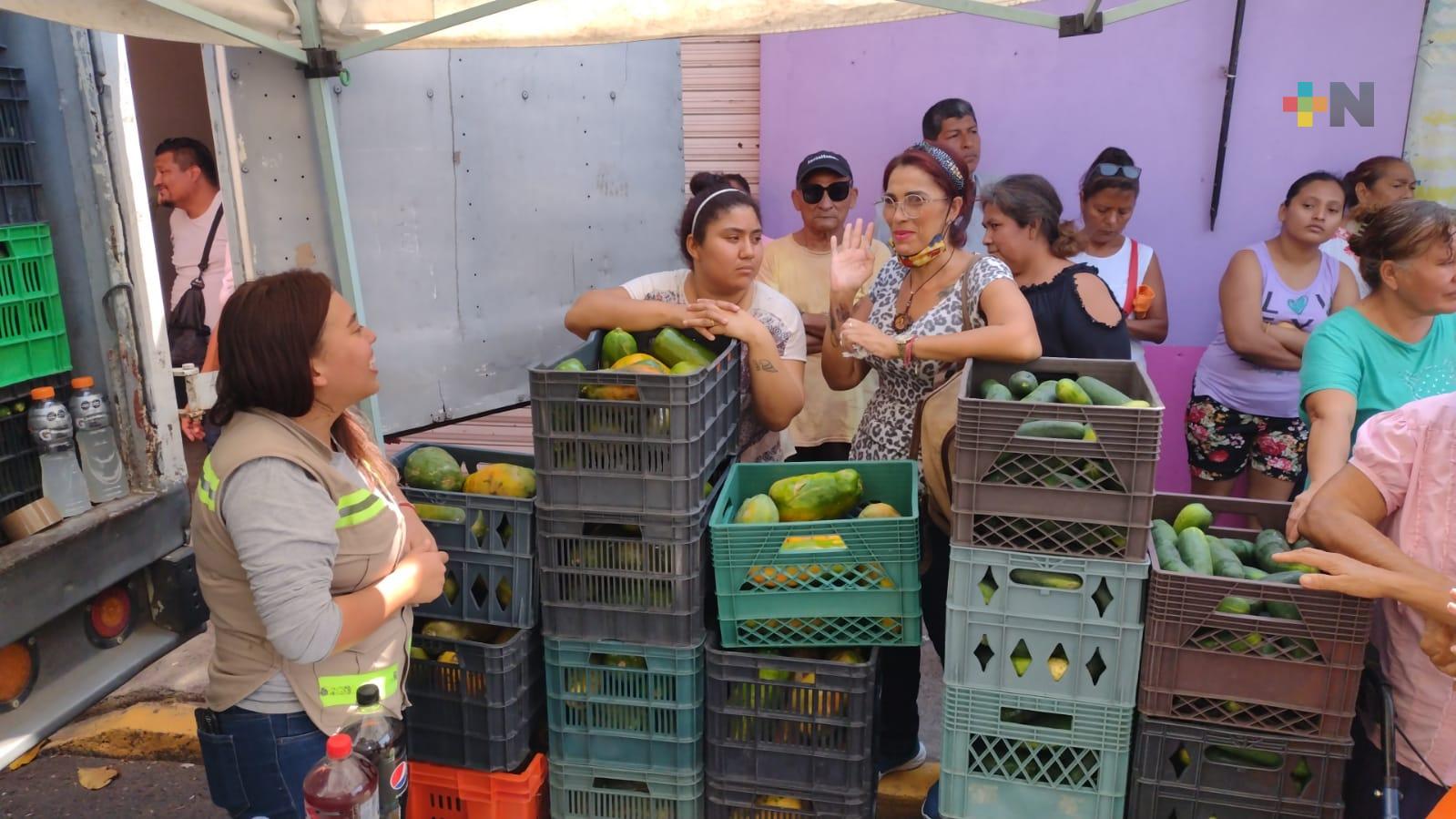 Banco de Alimentos llevó productos a bajo costo a Boca del Río