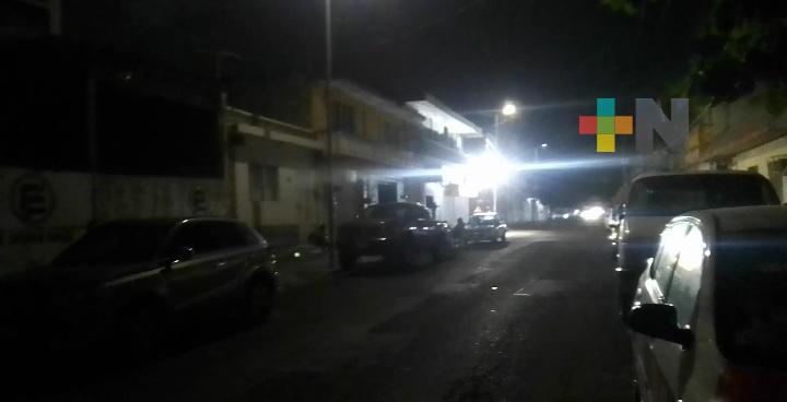 Vecinos de colonia Zaragoza se quejan por falta de energía eléctrica durante 24 horas