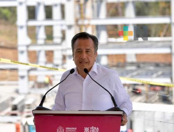 Mantiene FGE una línea de investigación por asesinato de maestra en Orizaba