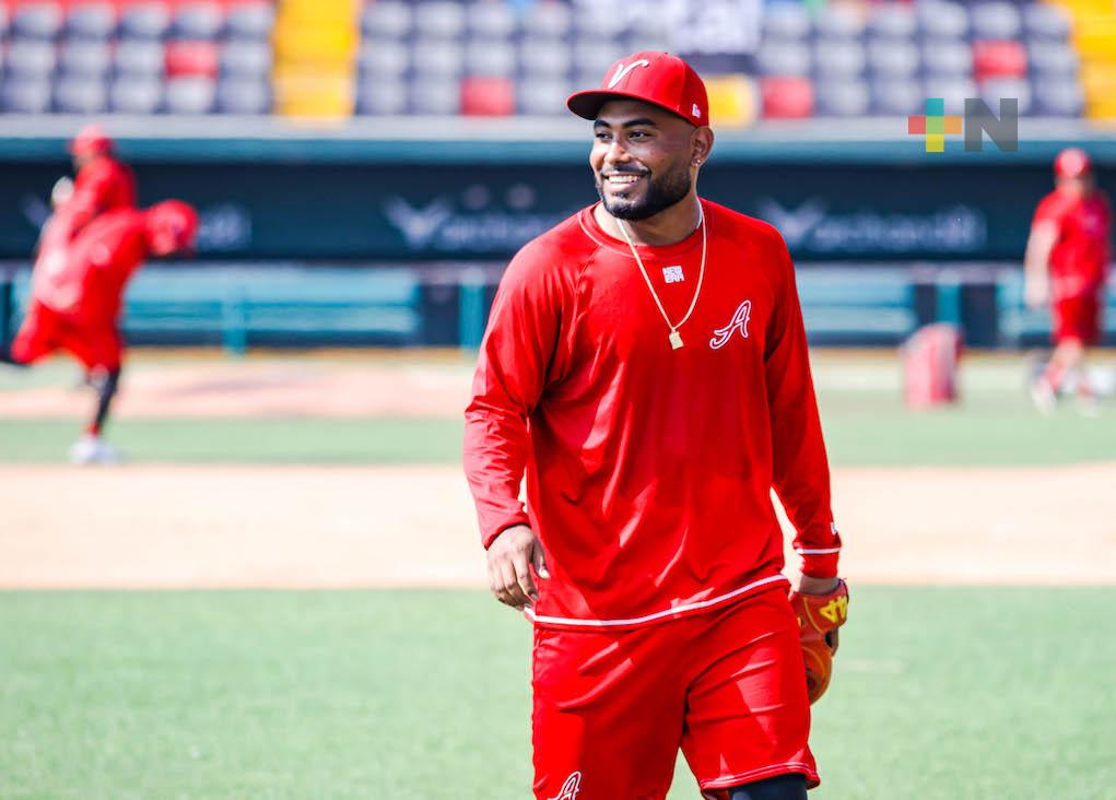 El «cerrador» colombiano Elkin Alcalá reportó con El Águila