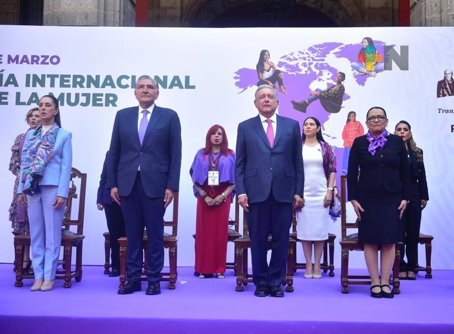 Las mujeres son el motor del cambio en México, afirma el presidente