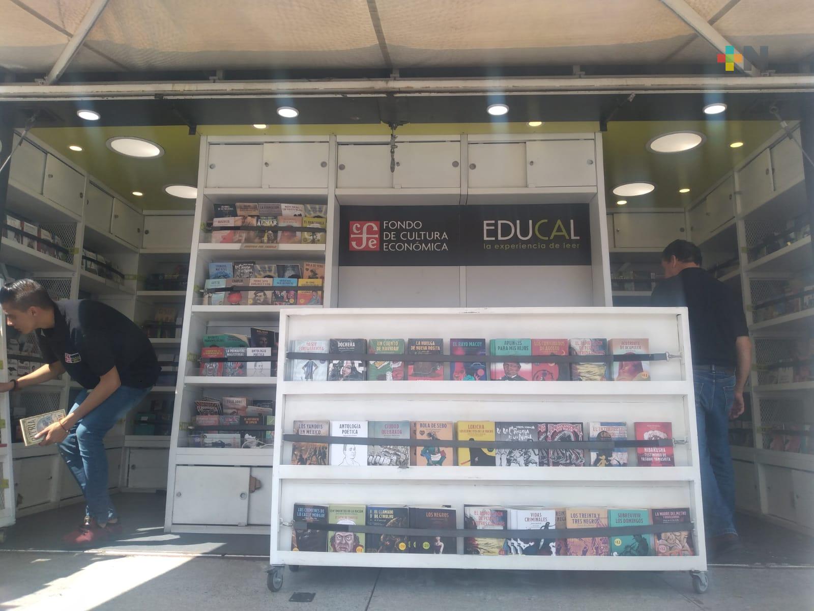 Hasta el 31 de marzo, Librobús en macroplaza del malecón de Veracruz