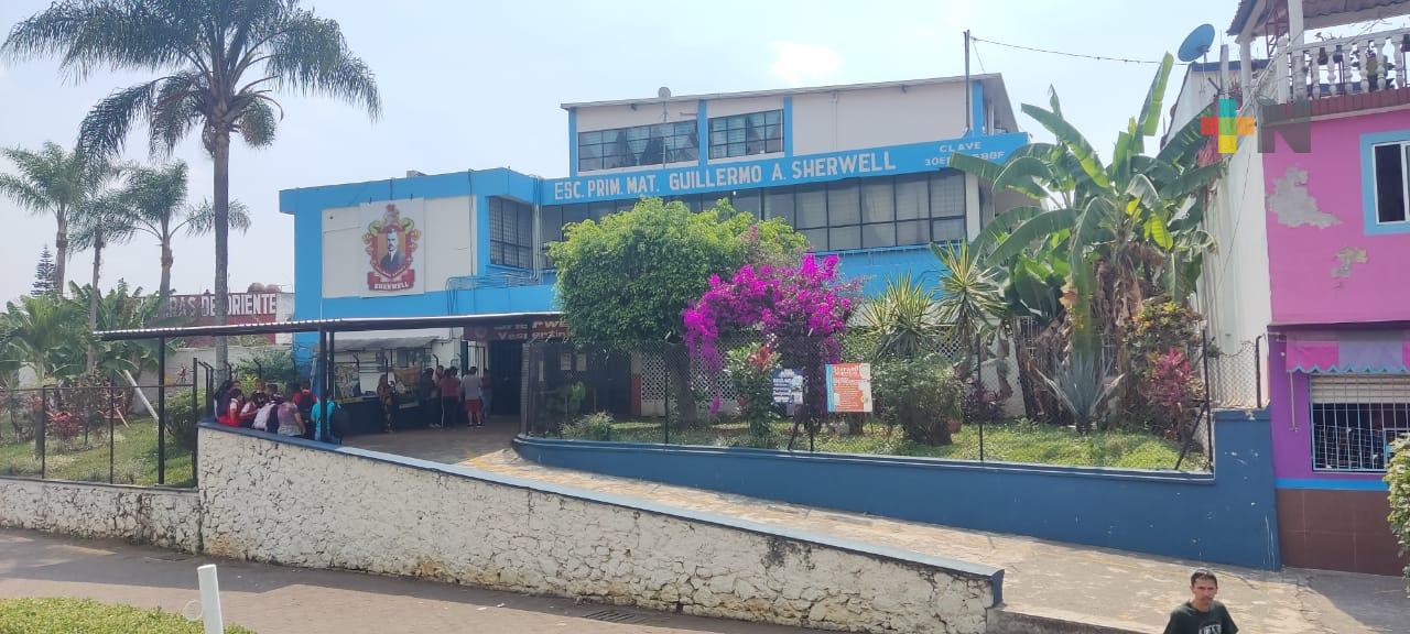 Acude Zenyazen Escobar a escuela en la que menor intentó suicidarse