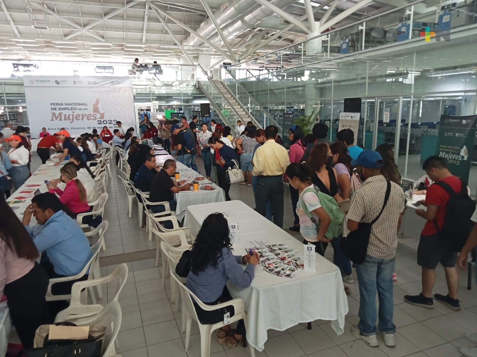 Realizan Feria Nacional del Empleo de las Mujeres en instalaciones de la UV