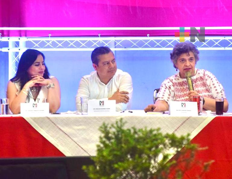 Las mujeres en actividad política y pública deben estudiar, ser eficientes y responsables: Beatriz Paredes