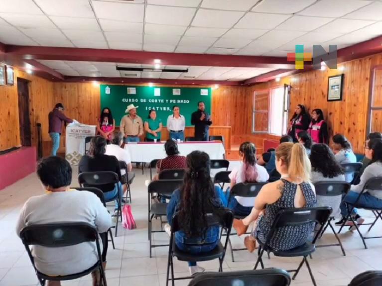 Iniciarán mujeres de Zacualpan curso de corte y peinado
