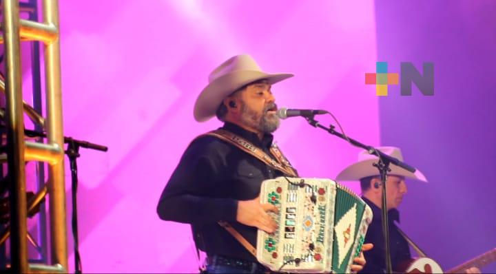 Grupo Intocable dedica canción a personas migrantes