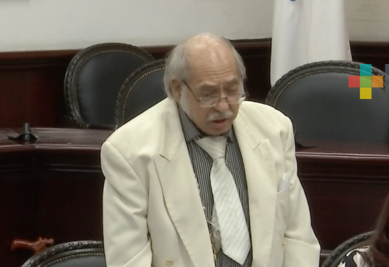 Reconocen trayectoria de José Zaydén Domínguez, cronista emérito de Xalapa