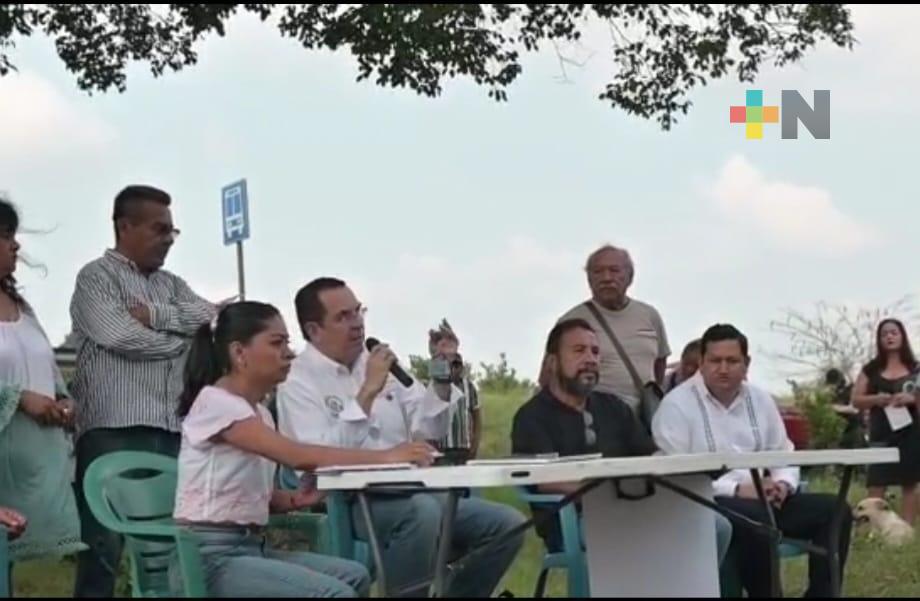 Legisladores visitan Álamo para conocer problemas de los citricultores