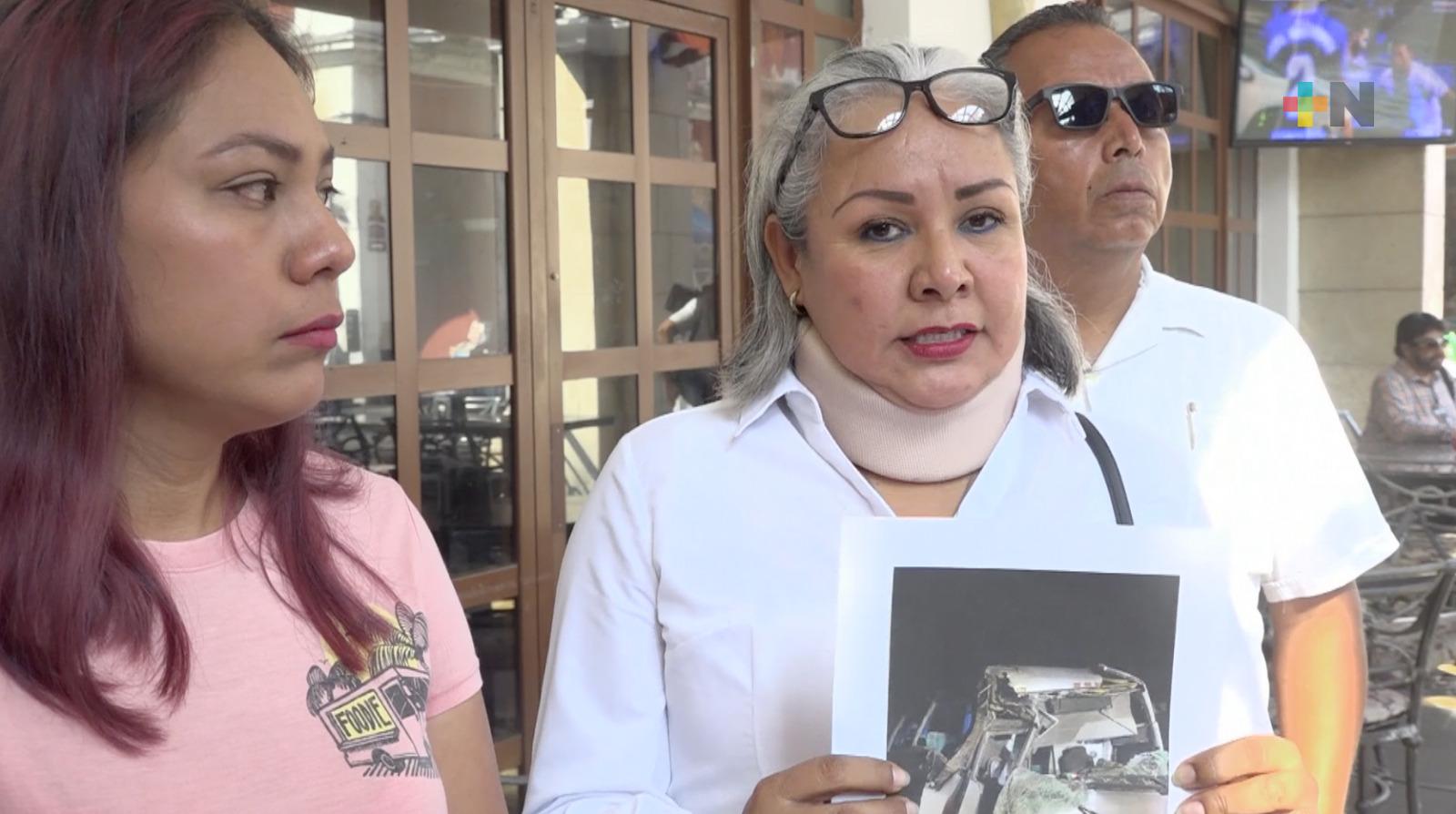Familiares de accidentados en Tlalixcoyan exigen respuesta de dueño del autobús