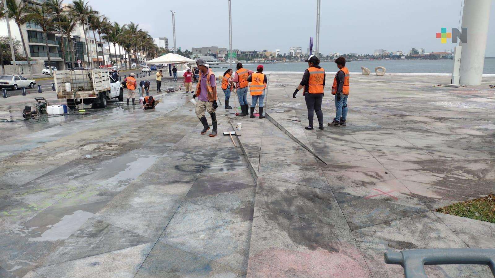 Ayuntamiento de Veracruz inició  limpieza de pintas por manifestación