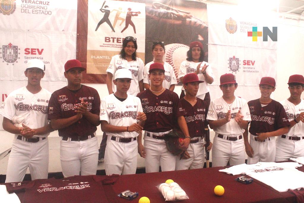 El IVD entrega material deportivo al BTED de Boca del Río