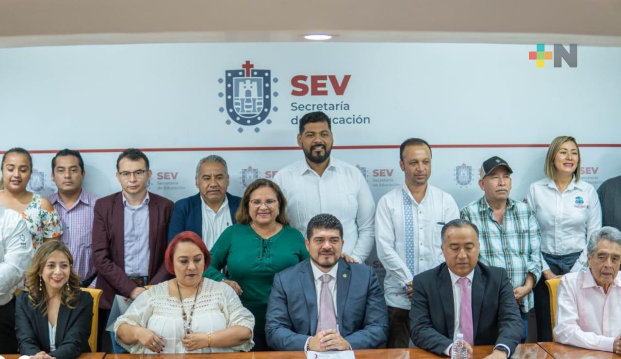 Minatitlán firma convenio con el Consorcio Clavijero, en coordinación con la SEV