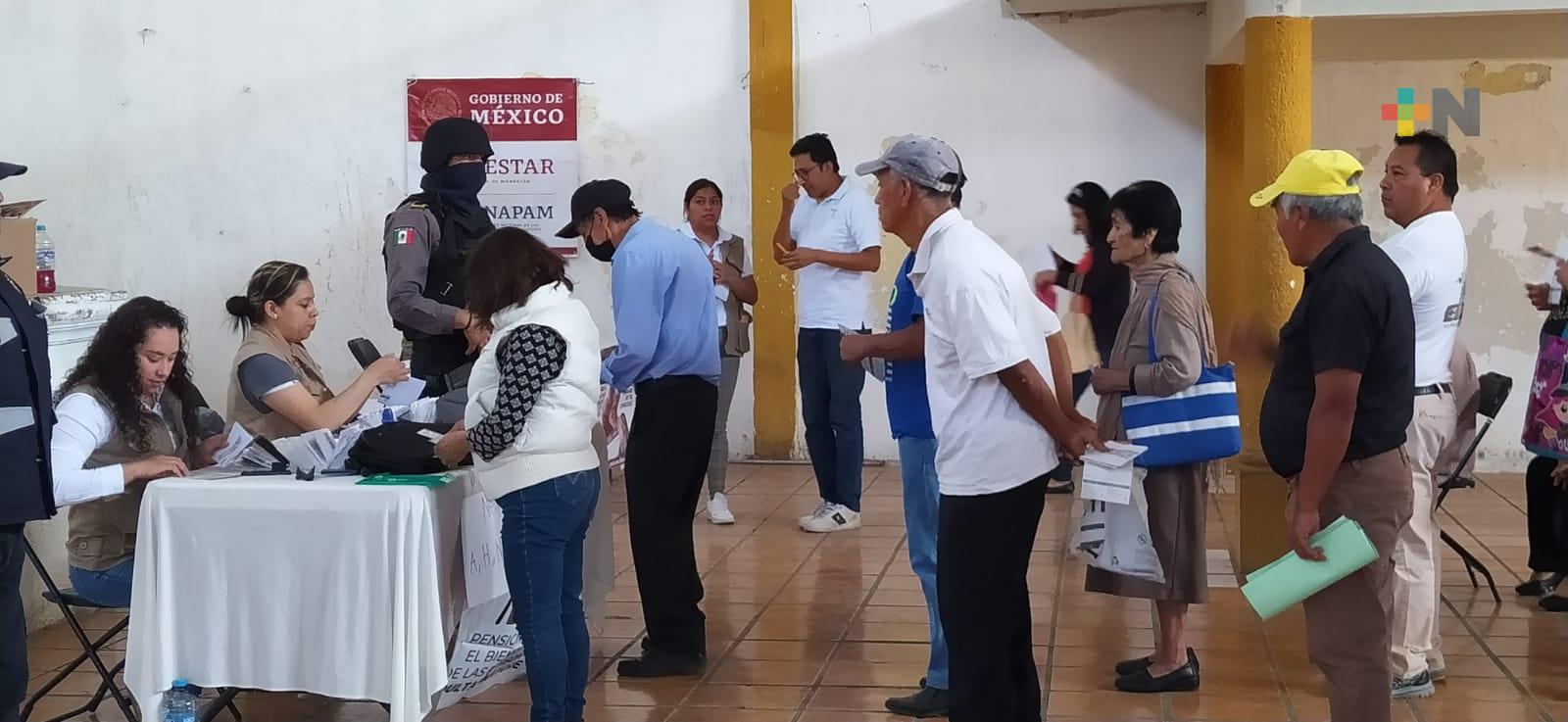 Entregan en Rafael Lucio la pensión enero-febrero a adultos mayores