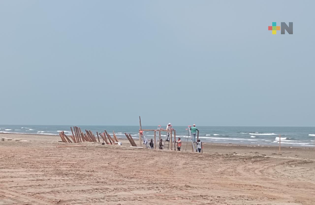 Se acondicionan accesos, zonas incluyentes y de descanso en playa de Coatza