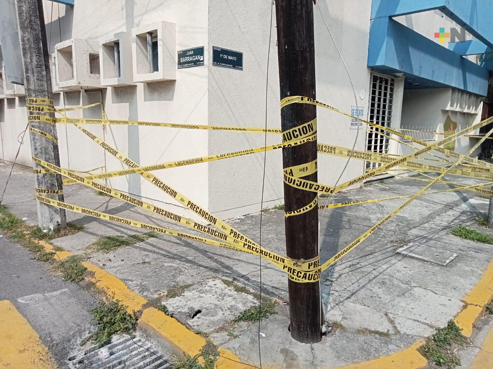 Probable caída de poste alerta a  ciudadanía de Veracruz
