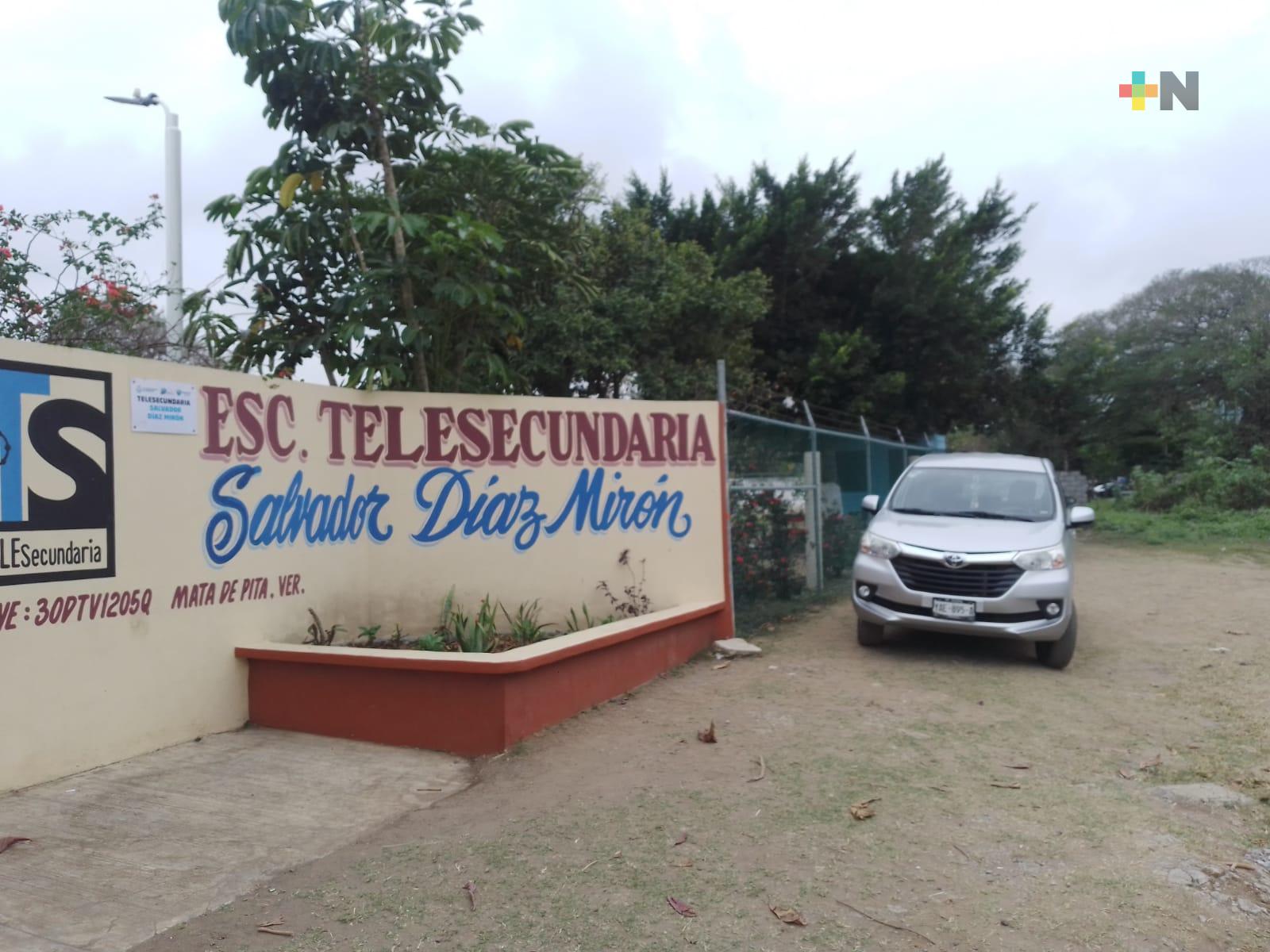 Piden arreglar calles cercanas a telesecundaria de la localidad de Mata de Pita