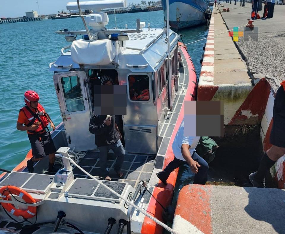 Armada de México brinda apoyo para el traslado de náufragos, procedentes de Progreso, Yucatán