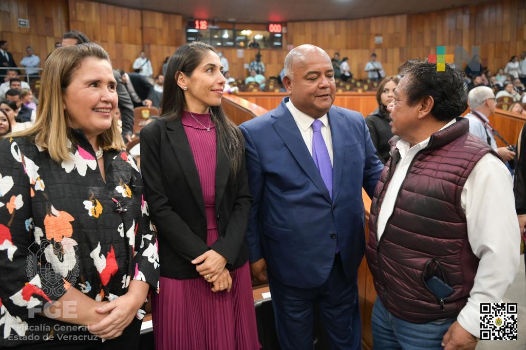 Fiscal general asiste a la entrega de la medalla Premio Estatal de la Mujer 2023