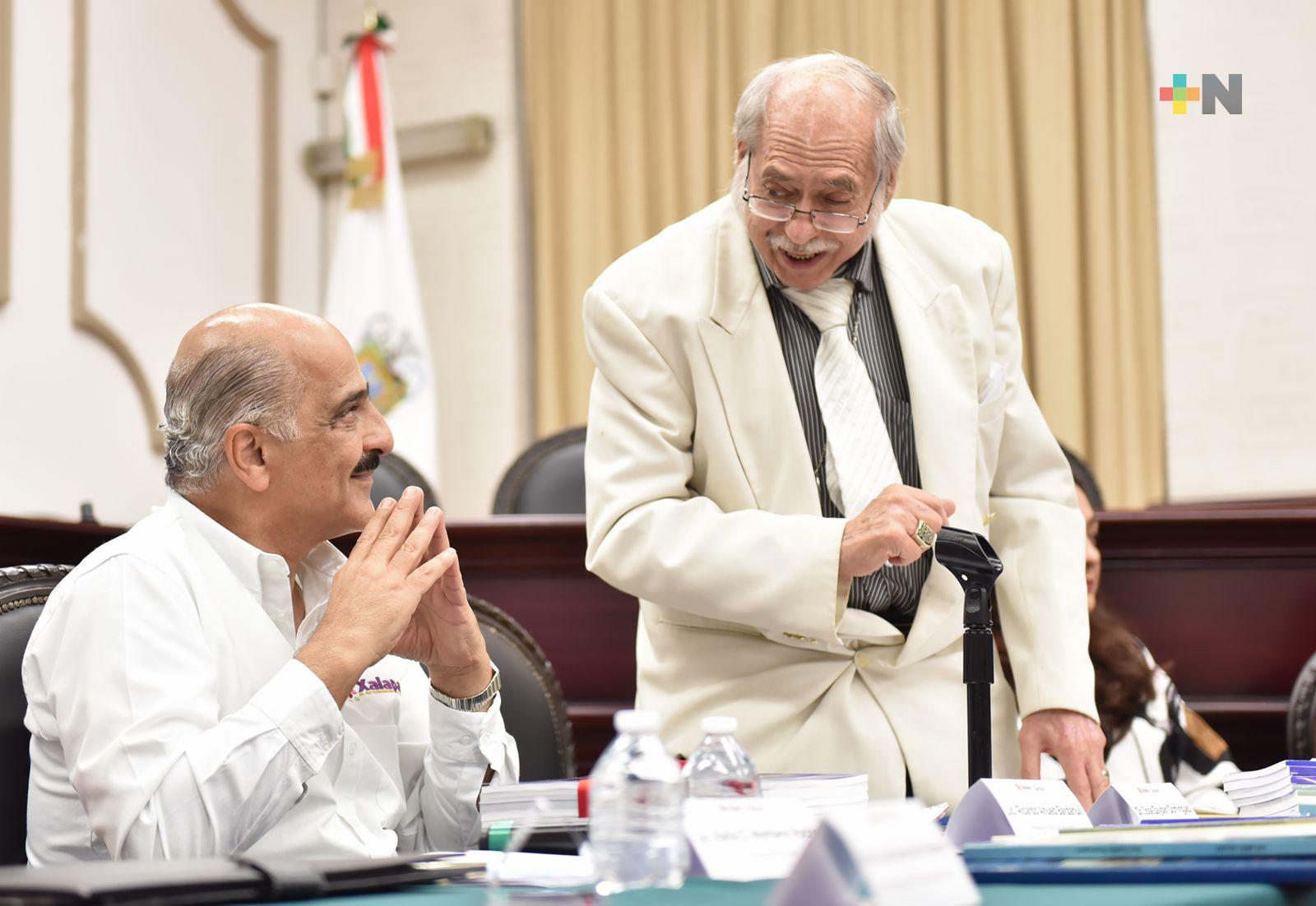 Reconoce Ayuntamiento trayectoria del cronista José Zaydén