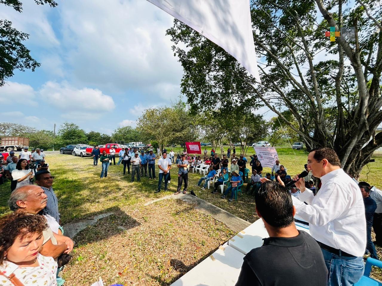 Citrícultores de Álamo Temapache reciben al senador Pérez Astorga