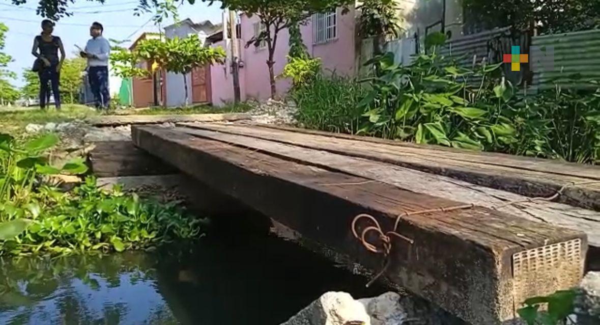 Padres de familia piden reparen puente en primaria de Coatzacoalcos