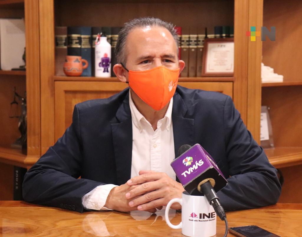 INE Veracruz entregó la primera credencial a persona no binaria