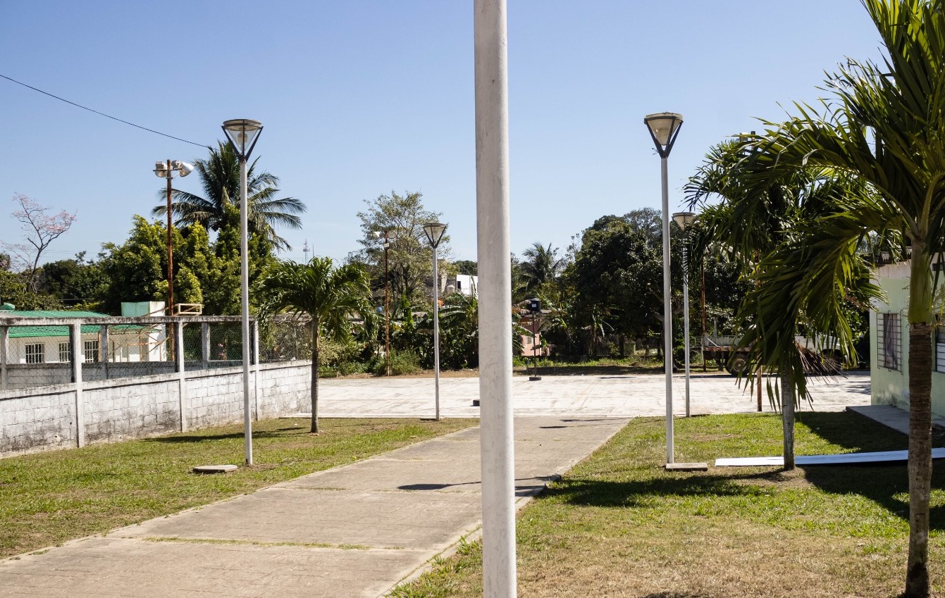 Refuerza gobierno de Minatitlán embellecimiento de espacios públicos en Mapachapa