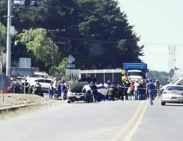 Por autoritarismo del alcalde de Perote, comerciantes bloquean carretera Xalapa-Perote