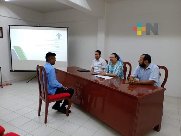 Destacan a universitario con síndrome de Asperger que concluyó estudios en la UV