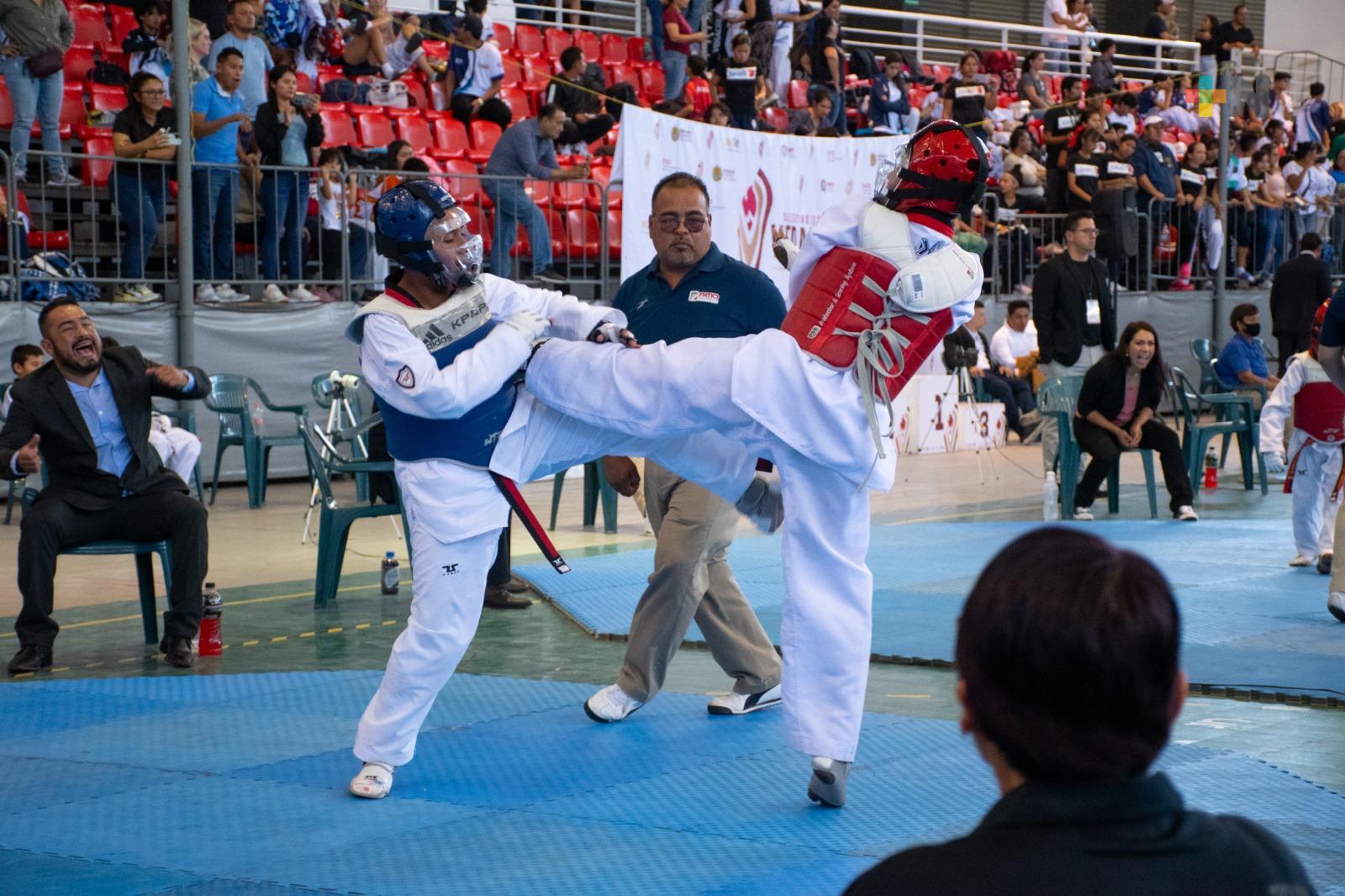 Ganan taekwondoínes cordobeses 9 preseas en Selectivo Estatal 2023