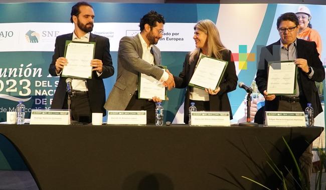 Firman convenio Financiera para el Bienestar y Secretaría del Trabajo en apoyo a connacionales