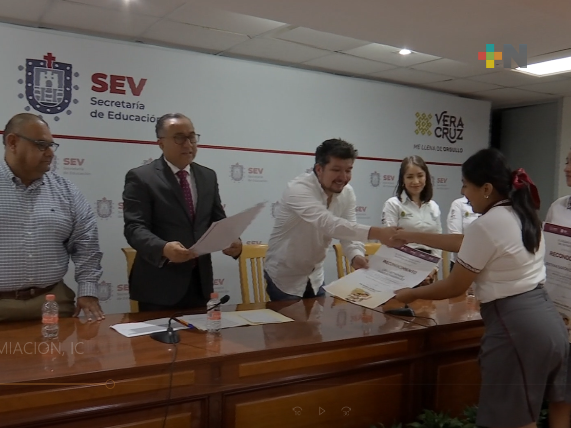 Premian a estudiantes de Cobaev en concurso de TikTok