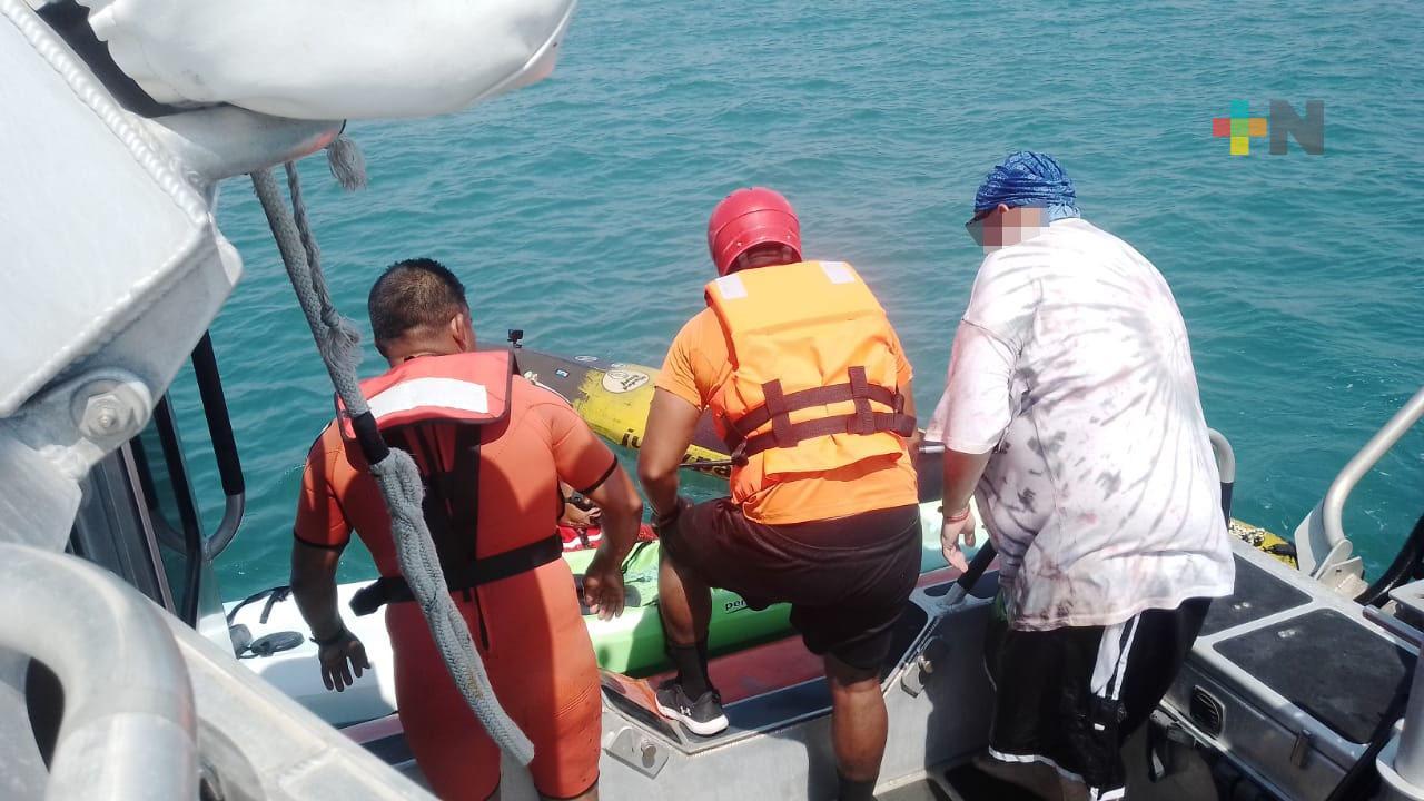 Rescata Semar a dos personas tras hundimiento de embarcación tipo kayak
