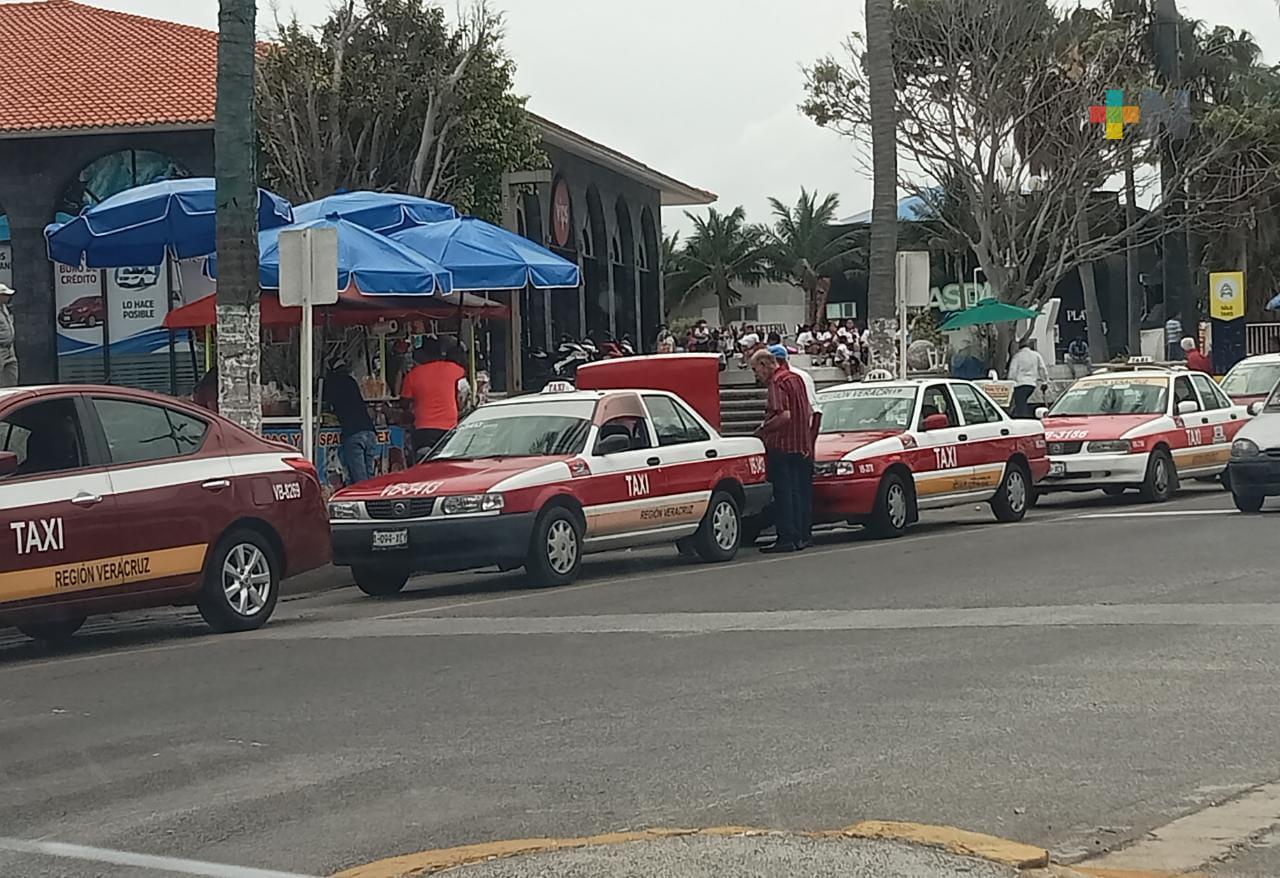 Taxistas celebran que Gobernador impida entrada de plataformas como Uber a Veracruz