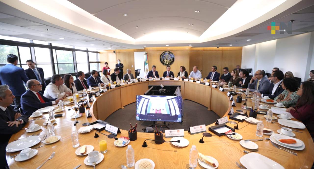 Se reúnen consejeras y consejeros del INE con líderes de grupos parlamentarios de la Cámara de Diputados