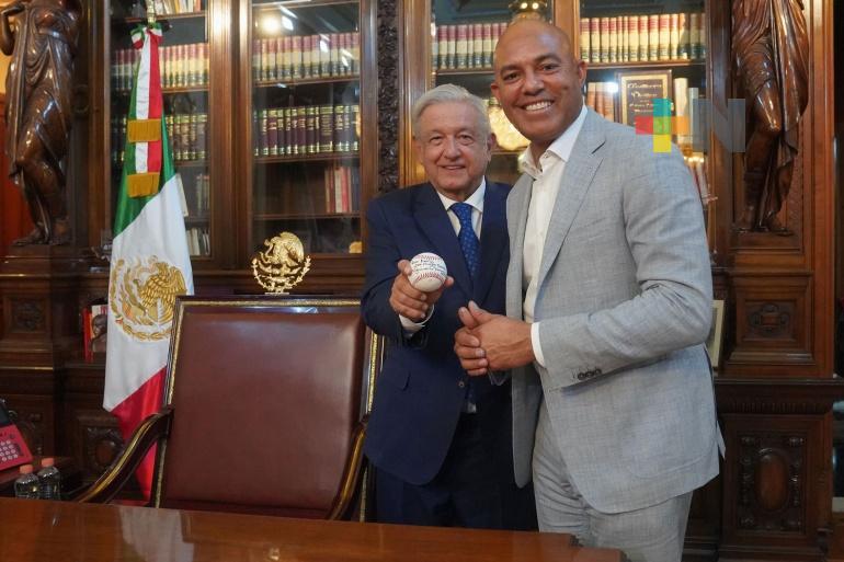 Presidente recibe en Palacio Nacional a Mariano Rivera, leyenda del béisbol