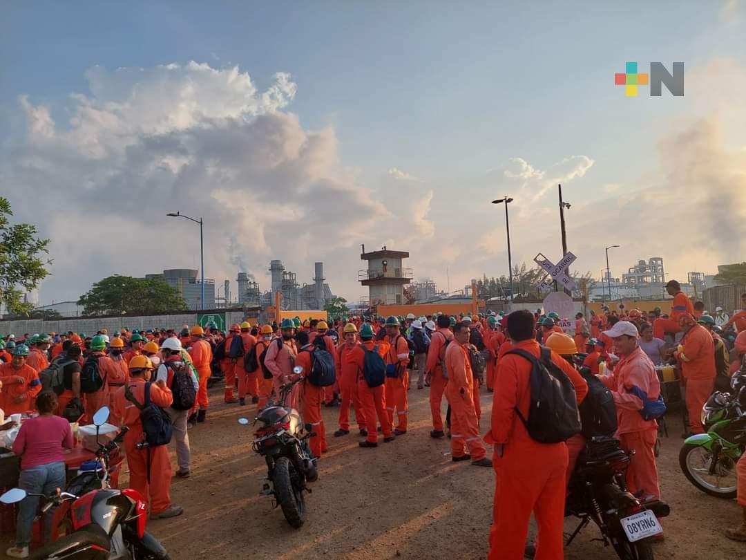 Trabajadores de Cydsa bloquean accesos del complejo Petroquímico Pajaritos